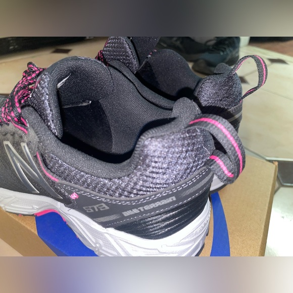Women’s New balance All Terrain shoes - Picture 5 of 6